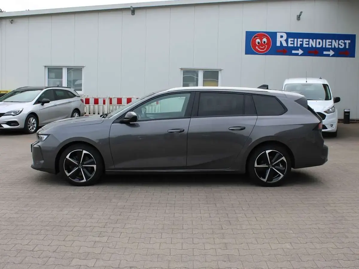 Usata Opel Astra Elegance 131 CV (96 kW) 2024 Grigio Utilitaria