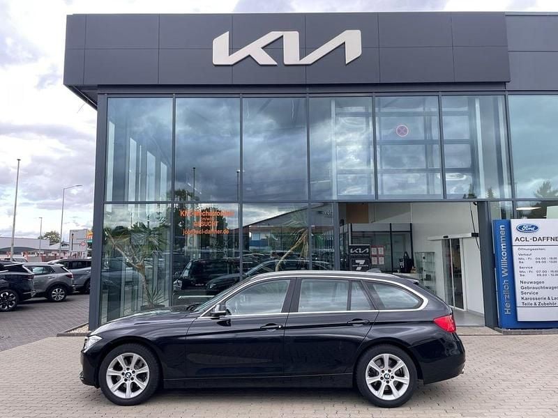Black sapphire metallic Gebraucht 2013 BMW 330 Sport Line Kombi | 13.490 € (Guter Preis) - Bild 1/4