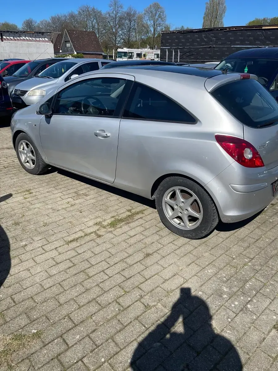 Gebraucht Opel Corsa 90 PS (66 kW) 2010 Silber Kleinwagen