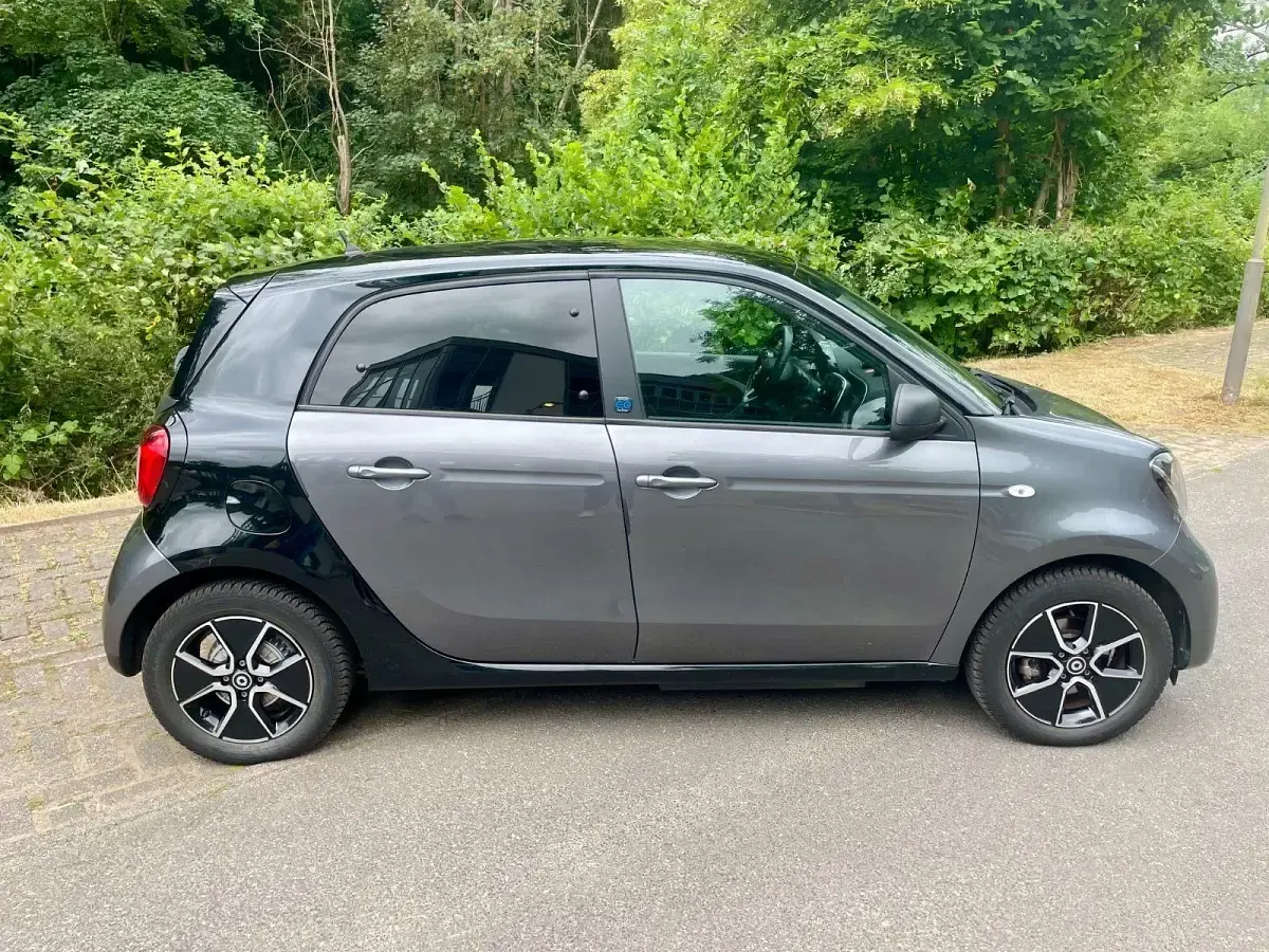 Gebraucht Smart ForFour Electric Drive 60 kW (82 PS) 2020 Grau Limousine