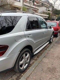 Grau Gebraucht 2007 Mercedes 420 SUV | 5.500 € - Bild 1/4