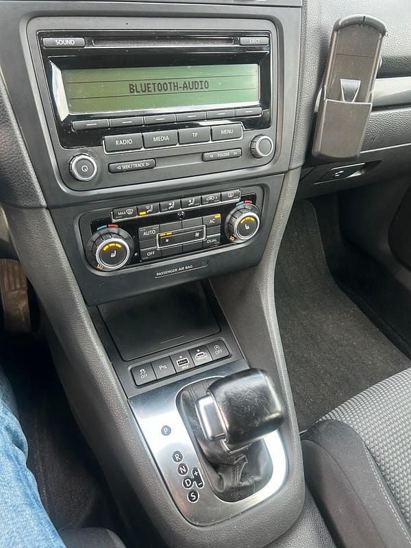 Gebraucht VW Golf VI 105 PS (77 kW) 2011 Silber Kleinwagen