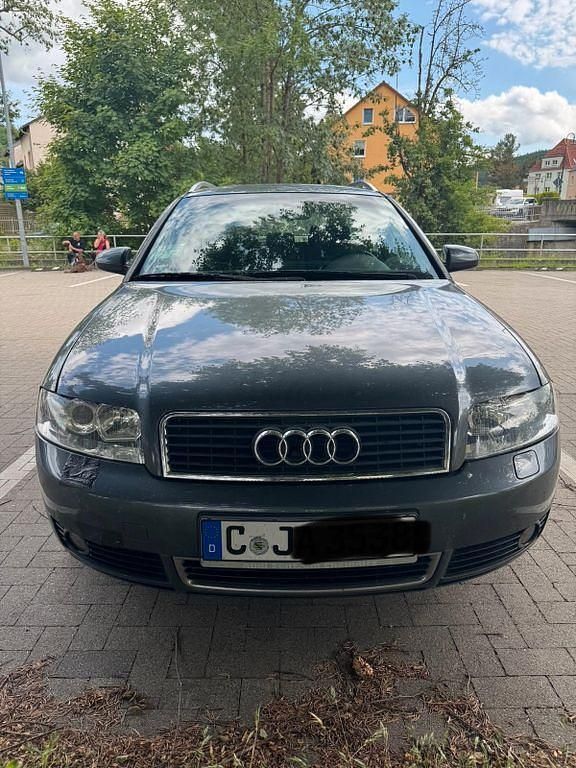 Grau Gebraucht 2002 Audi A4 Advanced Kombi | 1.100 € (Superpreis) - Bild 1/4