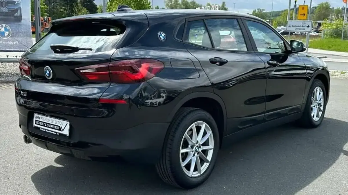 Gebraucht BMW X2 Advantage 136 PS (100 kW) 2022 Black sapphire metallic SUV
