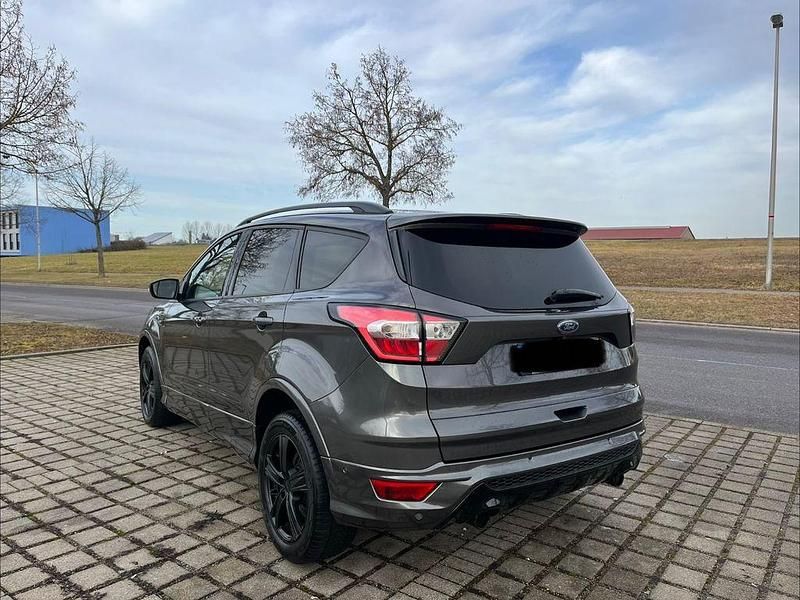 Gebraucht Ford Kuga ST-Line 179 PS (131 kW) 2018 Grau SUV
