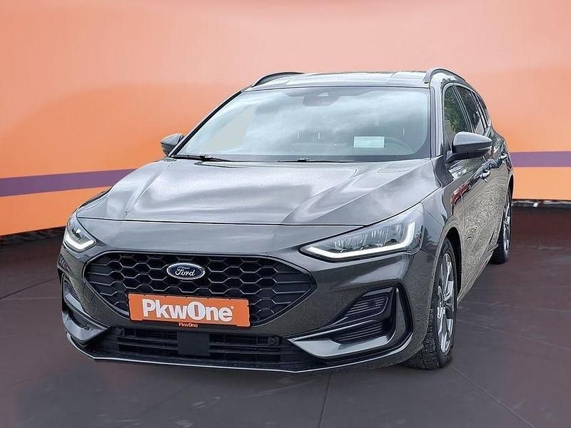 Magneticgrau (metallic) Gebraucht 2024 Ford Focus ST-Line Kombi | 20.750 € (Superpreis) - Bild 1/4