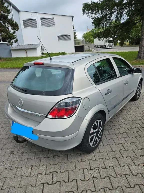 Gebraucht Opel Astra 90 PS (66 kW) 2009 Limousine