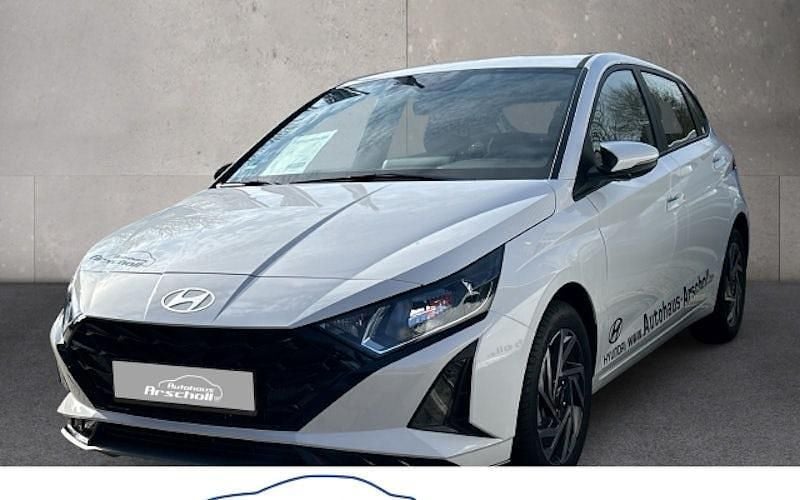 Weiß Gebraucht 2025 Hyundai i20 Trend Limousine | 19.990 € (Fairer Preis) - Bild 1/4