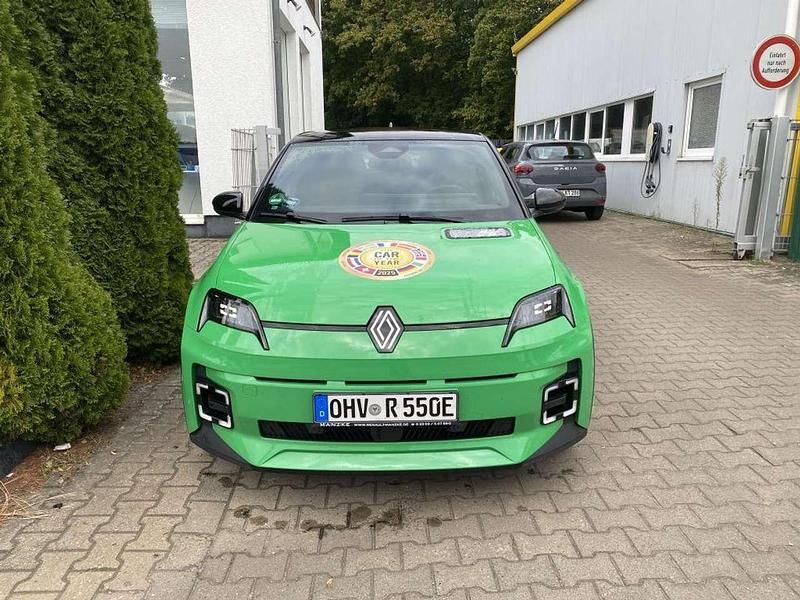 Gebraucht Renault 5 E-Tech Komfort 110 kW (150 PS) 2024 Pop green! metallic, dach blac Kleinwagen