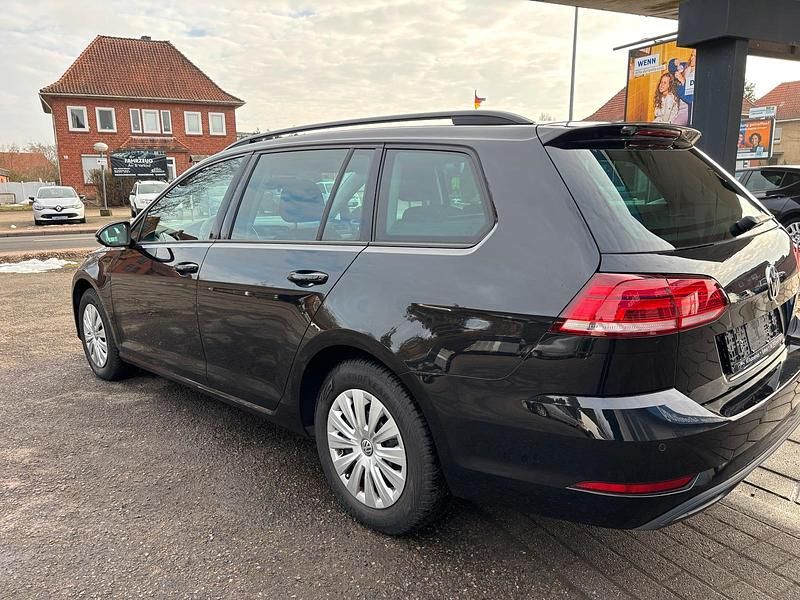 Gebraucht VW Golf VII Comfortline 110 PS (80 kW) 2018 Schwarz Kombi