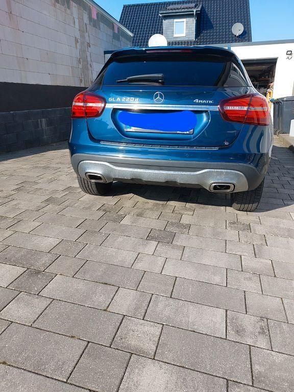 Gebraucht Mercedes GLA220 170 PS (125 kW) 2019 Blau SUV