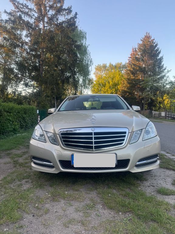 Gold Gebraucht 2011 Mercedes E220 Avantgarde Limousine | 10.490 € (Fairer Preis) - Bild 1/4