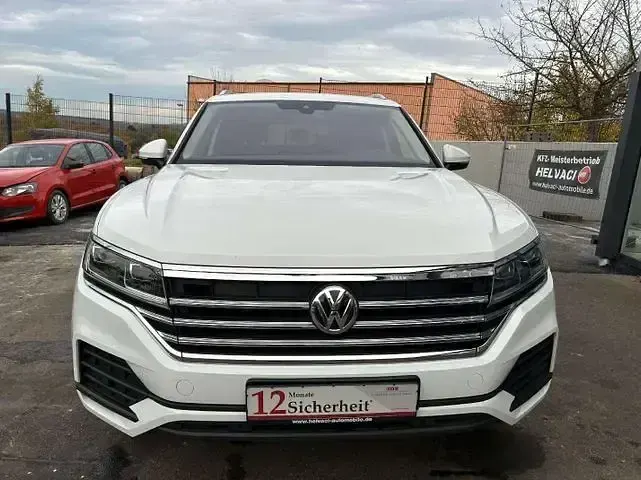 Gebraucht VW Touareg Basis 231 PS (169 kW) 2019 Pure white SUV