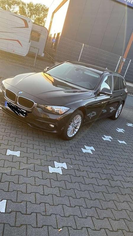 Braun Gebraucht 2017 BMW 318 Advantage Kombi | 13.400 € (Fairer Preis) - Bild 1/4