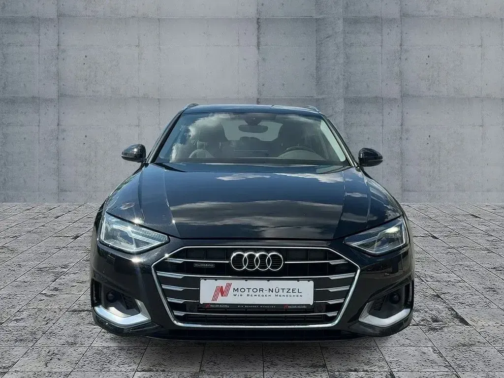 Używany Audi A4 Advanced Plus 204 KM (150 kW) 2022 Czarny Kombi