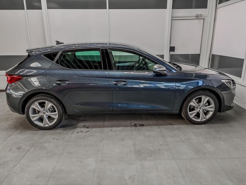 Ny Seat Leon FR 2025 Grå Sedan