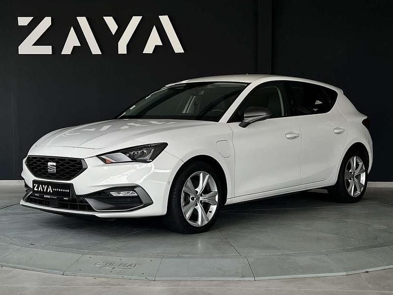 Second-hand Seat Leon FR-Line 204 CP (150 kW) 2022 Alb Berlinǎ