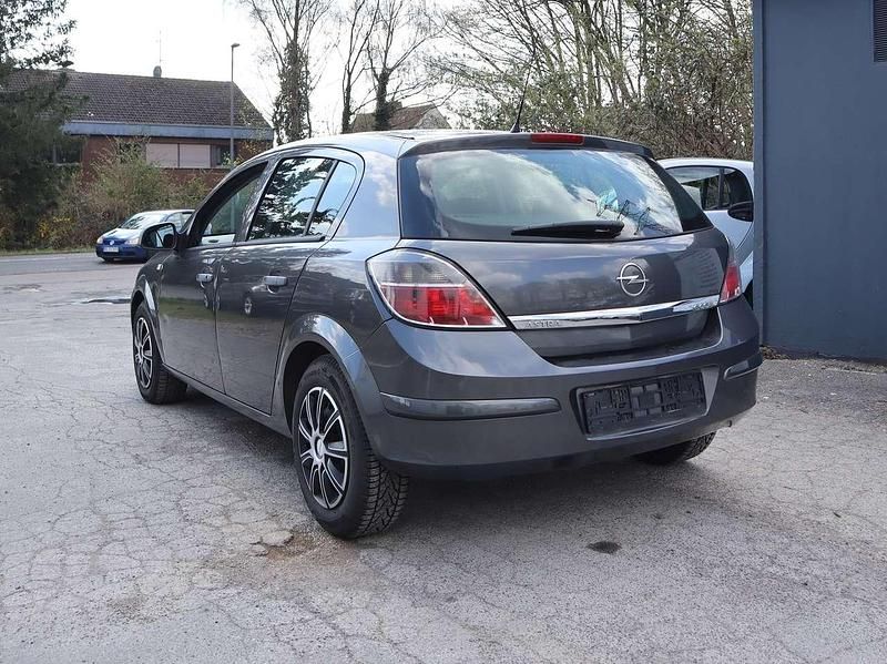 Gebraucht Opel Astra Selection 90 PS (66 kW) 2009 Karbongrau Kleinwagen