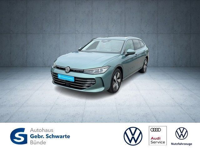 Grün Gebraucht 2024 VW Passat Elegance Limousine | 38.470 € (Guter Preis) - Bild 1/4
