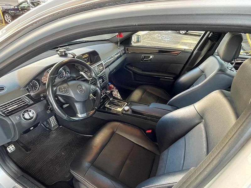 Gebraucht Mercedes E200 AMG line 184 PS (135 kW) 2010 Silber Kombi