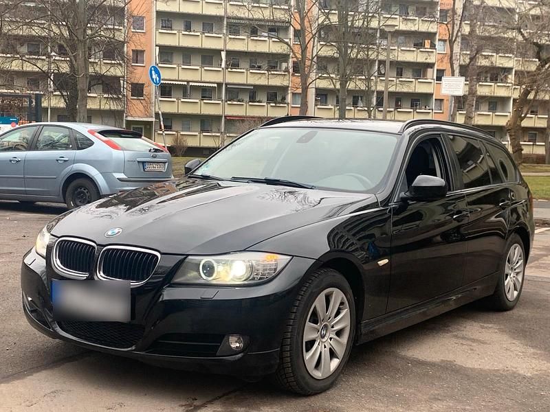 Gebraucht BMW 320 184 PS (135 kW) 2010 Schwarz Kombi
