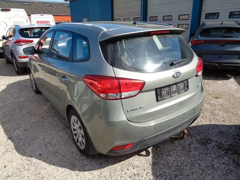 Gebraucht Kia Carens 135 PS (99 kW) 2017 Silber Van / Kleinbus