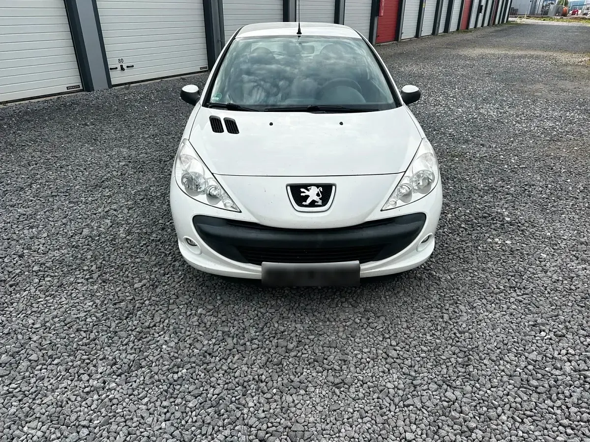 Gebraucht Peugeot 206+ 75 PS (55 kW) 2011 Weiß Kleinwagen