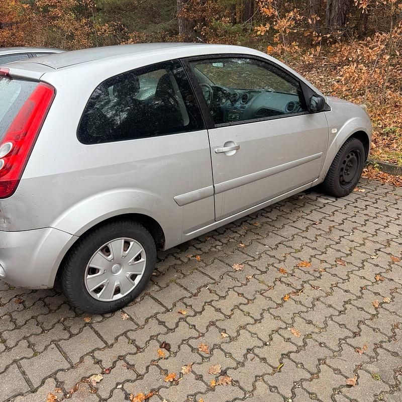 Silber Gebraucht 2007 Ford Fiesta Kleinwagen | 1.700 € (Fairer Preis) - Bild 1/4