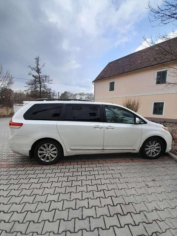 Weiß Gebraucht 2013 Toyota Sienna Limited Van / Kleinbus | 14.000 € - Bild 1/4