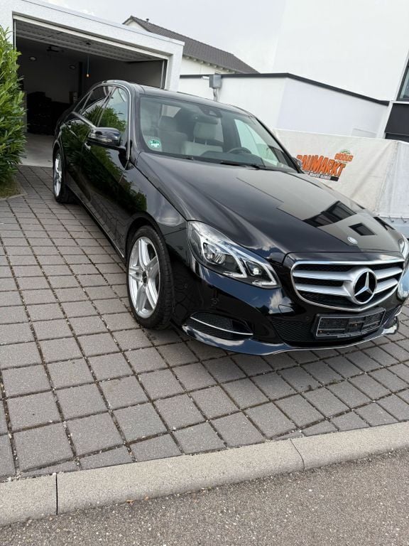 Schwarz Gebraucht 2013 Mercedes E220 Limousine | 18.500 € (Teuer) - Bild 1/4