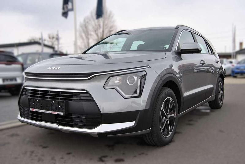Stahlgrau metallic Gebraucht 2025 Kia Niro 3 SUV | 28.554 € (Superpreis) - Bild 1/4