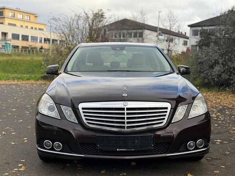 Gebraucht Mercedes E220 170 PS (125 kW) 2009 Braun Limousine