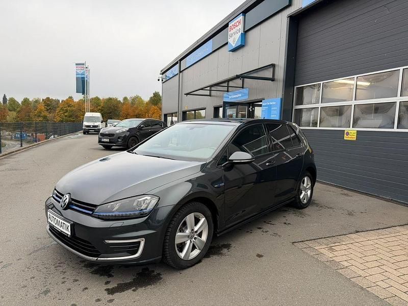 Grau Gebraucht 2016 VW Golf VII GTE Limousine | 15.999 € (Fairer Preis) - Bild 1/4