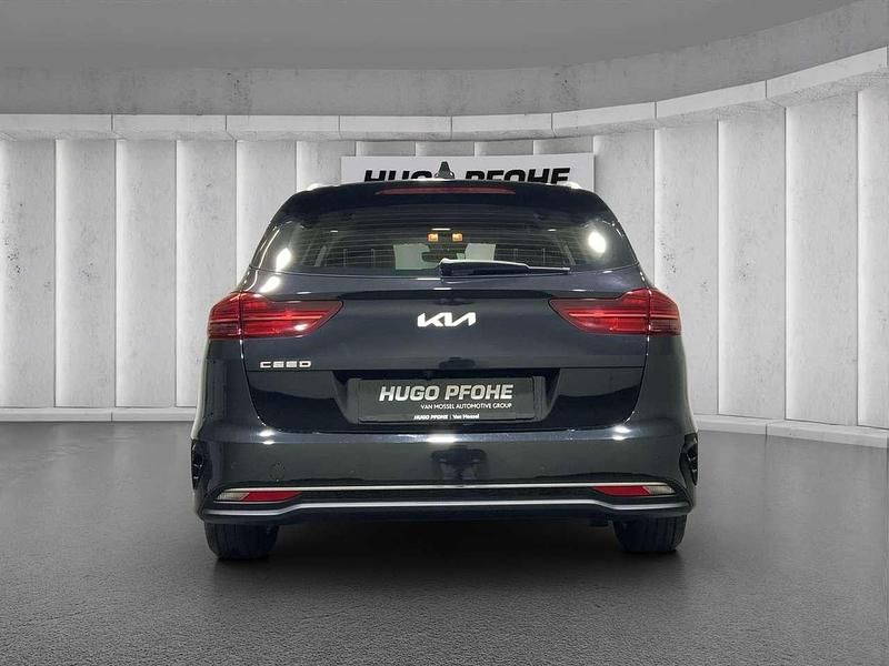 Gebraucht Kia Ceed 120 PS (88 kW) 2024 (1k) black pearl m (metallisch schwarz) Kleinwagen