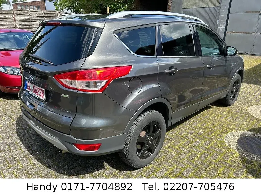 Gebraucht Ford Kuga Titanium 150 PS (110 kW) 2015 Grau SUV
