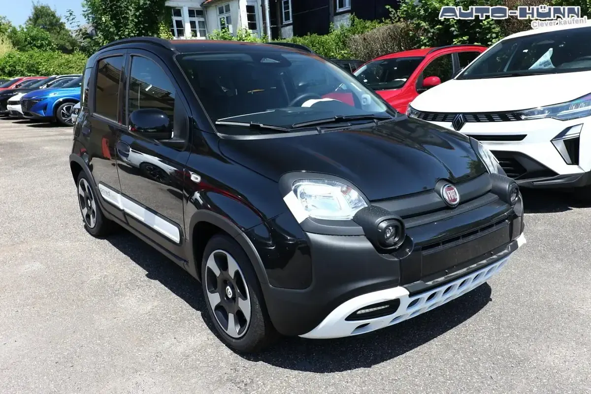 Neu Fiat Panda Cross Cross 65 PS (47 kW) 2026 Cinema schwarz Kleinwagen
