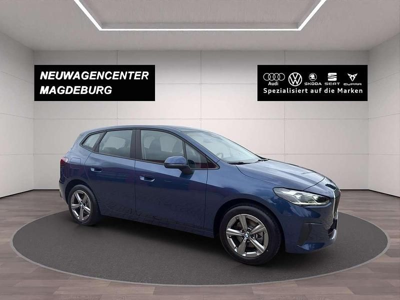 Gebraucht BMW 218 Active Tourer 150 PS (110 kW) 2024 Phytonicblau metallic Van / Kleinbus