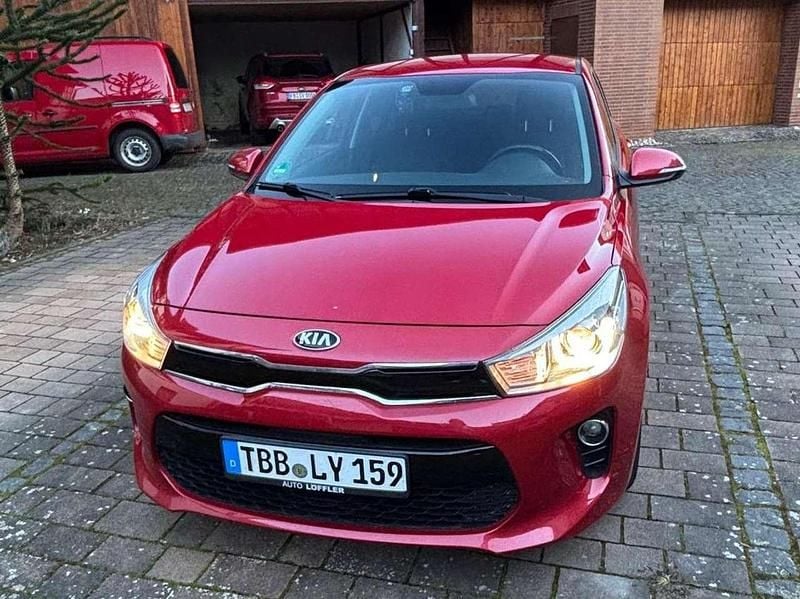 Gebraucht Kia Rio Edition 7 84 PS (61 kW) 2017 Rot Limousine