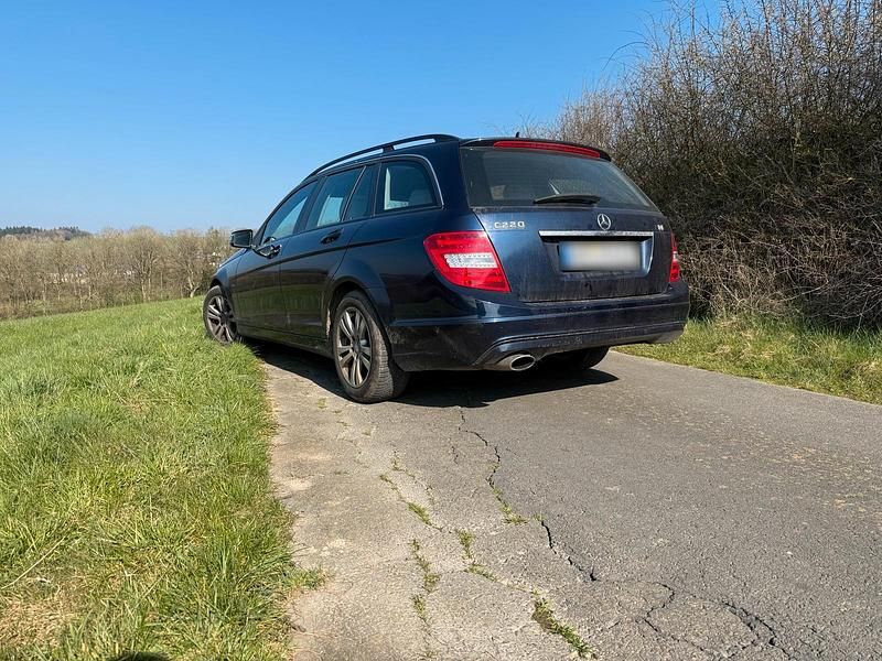 Gebraucht Mercedes C220 170 PS (125 kW) 2011 Blau Kombi