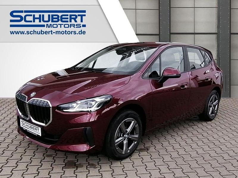Rot Gebraucht 2024 BMW 218 Active Tourer Sport Line Van / Kleinbus | 33.390 € (Fairer Preis) - Bild 1/4