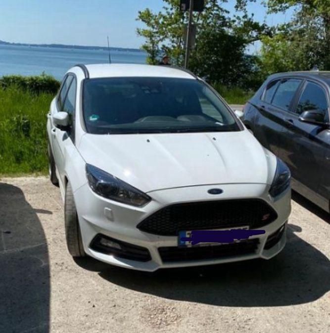 Schwarz Gebraucht 2016 Ford Focus Sport Limousine | 14.500 € (Fairer Preis) - Bild 1/1