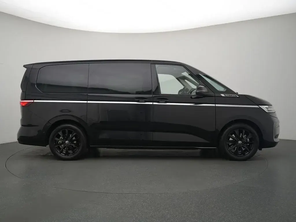 Gebraucht VW Multivan Style 150 PS (110 kW) 2025 Grau Van / Kleinbus