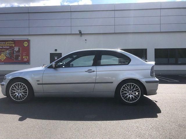 Silber Gebraucht 2002 BMW 325 Coupé | 3.199 € - Bild 1/4