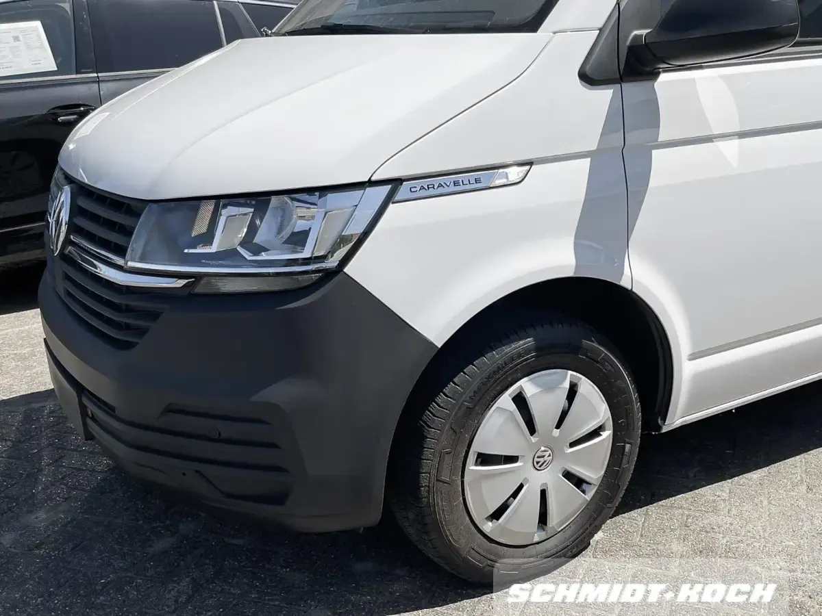 Gebraucht VW Caravelle Trendline 150 PS (110 kW) 2022 Candyweiß (weiß) Van