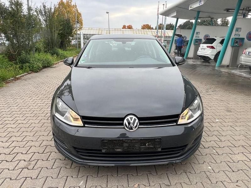 Grau Gebraucht 2014 VW Golf VII Comfortline Limousine | 11.999 € (Guter Preis) - Bild 1/4