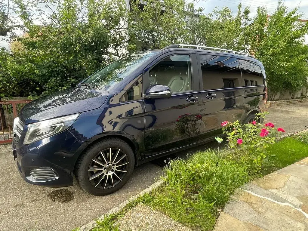 Gebraucht Mercedes V250 Avantgarde 190 PS (139 kW) 2016 Blau Van / Kleinbus