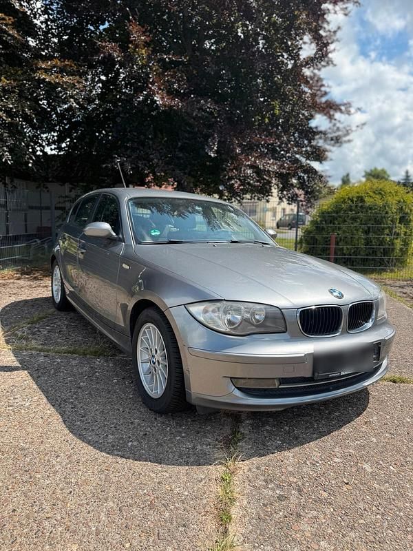 Grau Gebraucht 2009 BMW 116 Kleinwagen | 3.500 € - Bild 1/4