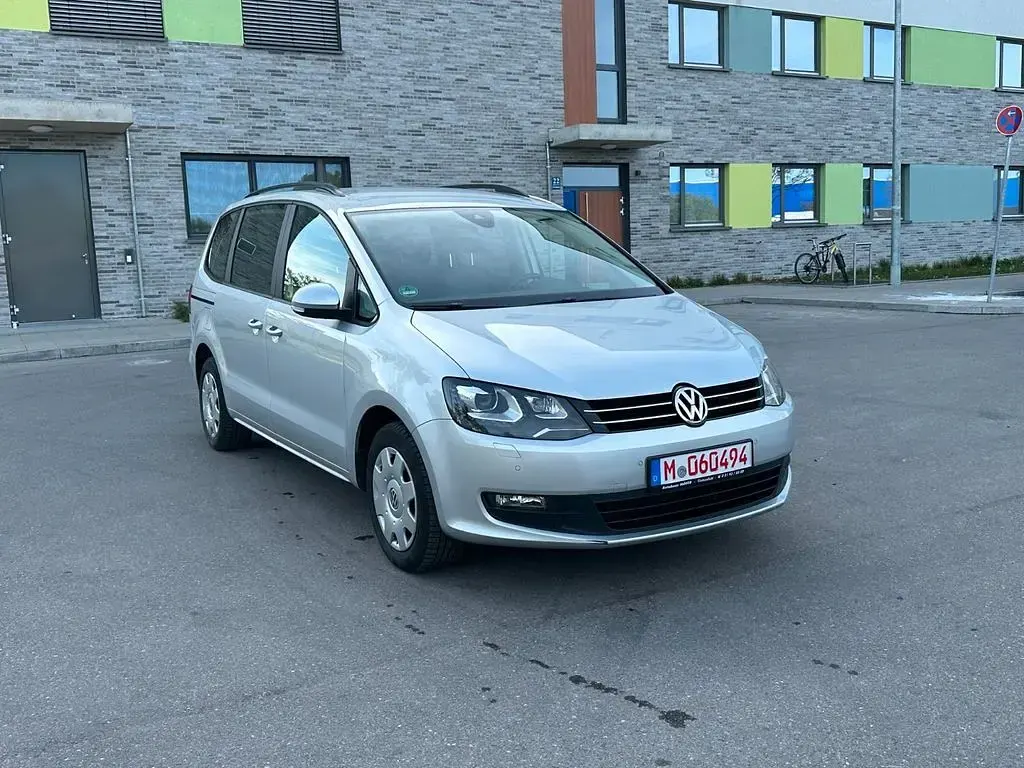 Gebraucht VW Sharan Trendline 140 PS (102 kW) 2014 Silber Van / Kleinbus