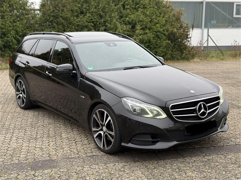 Gebraucht Mercedes E220 Edition 170 PS (125 kW) 2016 Schwarz Kombi