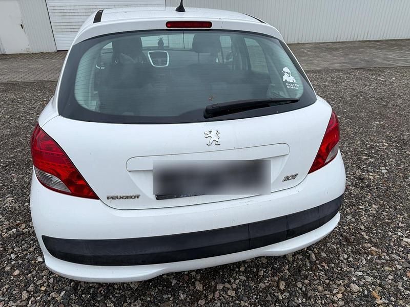Gebraucht Peugeot 207 95 PS (69 kW) 2009 Weiß Kleinwagen